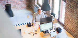 czy staż wlicza się do lat pracy