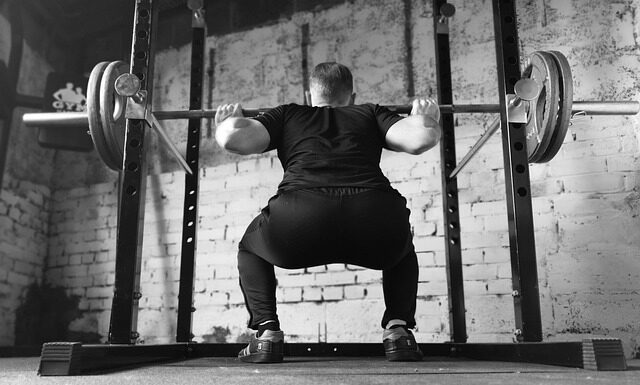 Co daje 100 przysiadów dziennie?