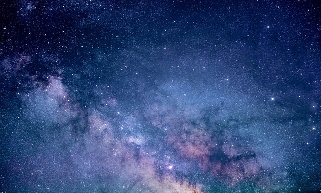 Czym się charakteryzuje badanie eksperymentalne a czym korelacyjne?