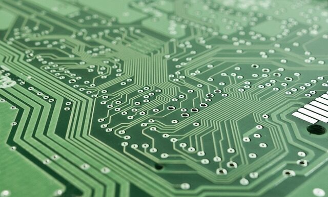 Do czego służy złącze SATA?