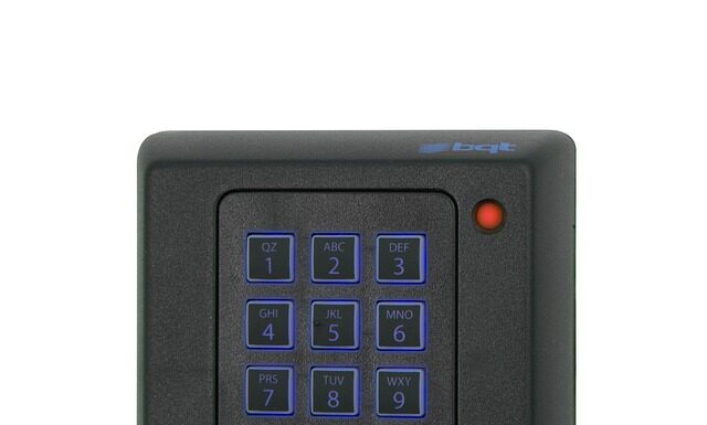 Ile jest pinów w SATA?